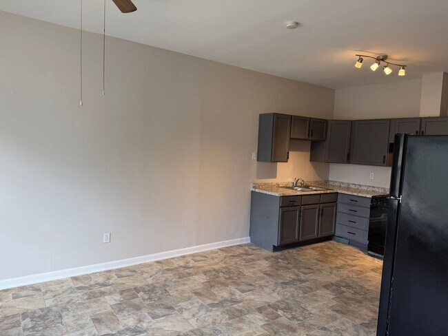 Building Photo - Harding Place