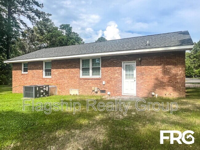 Building Photo - 466 Circle Dr
