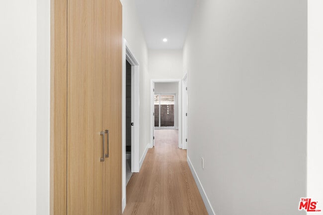 Building Photo - 5129 Don Pio Dr