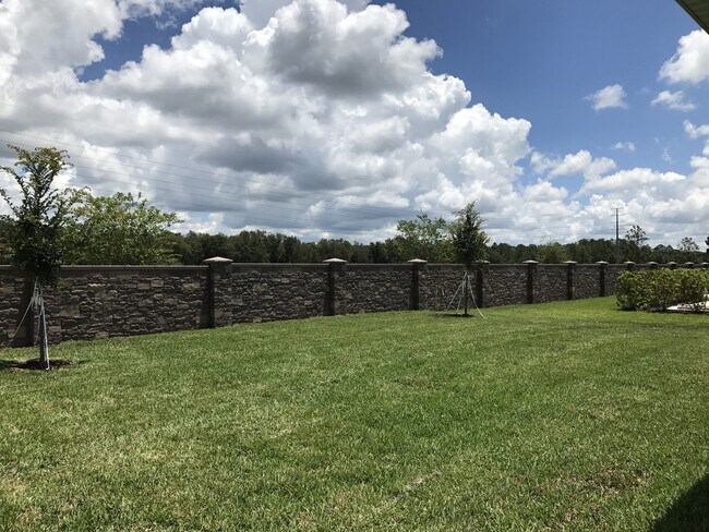 Building Photo - Just Listed! Newer 4/3 Home at The Oaks in...