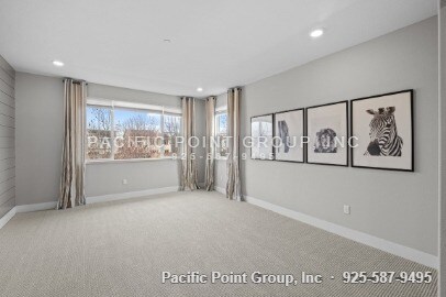 Building Photo - 285 Bear Creek Dr