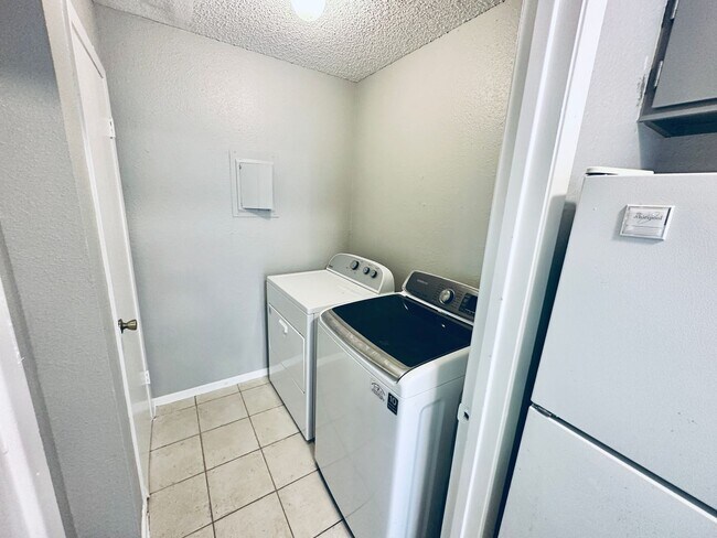 Building Photo - 1318 Southport Dr