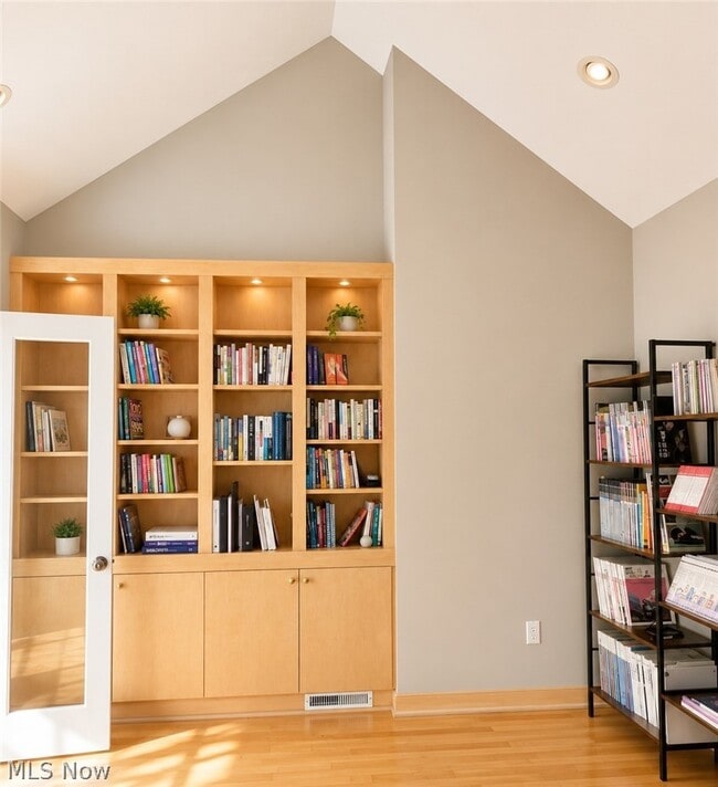 Building Photo - 39710 Alsace Ct