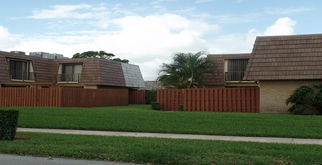 Building Photo - 451 Springdale Cir