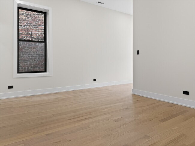 Building Photo - 1416 N Maplewood Ave
