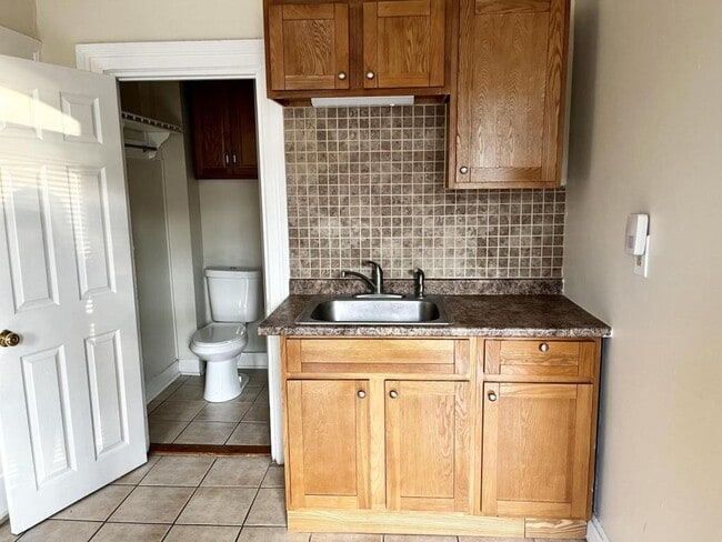 Building Photo - 1104 Barrett St