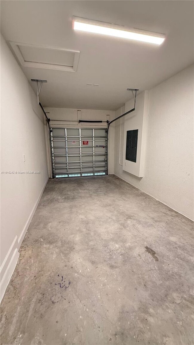 Building Photo - 2984 SE 23rd Ave