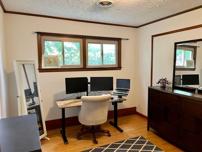 Building Photo - Charming 3 Bedroom Christiansburg Home