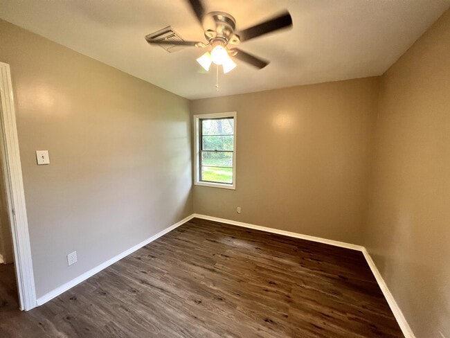 Building Photo - 703 Camellia Dr