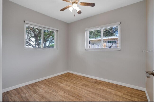 Building Photo - 6741 Hibiscus Ave S