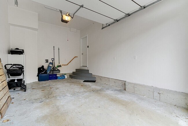 Building Photo - 12 Blueberry Hill Ln