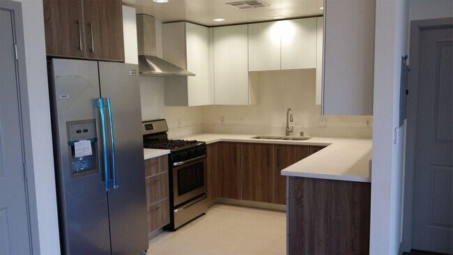 Building Photo - 1008 N Monterey St