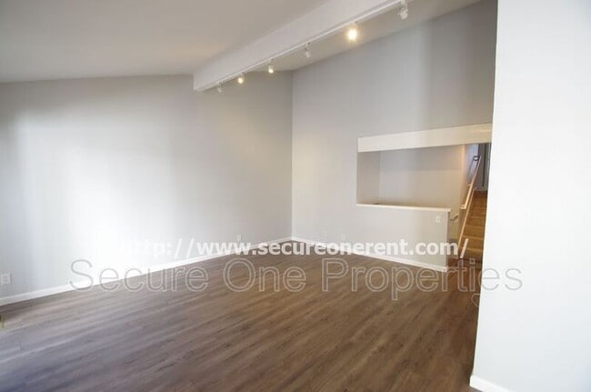 Building Photo - 6255 Canoga Ave