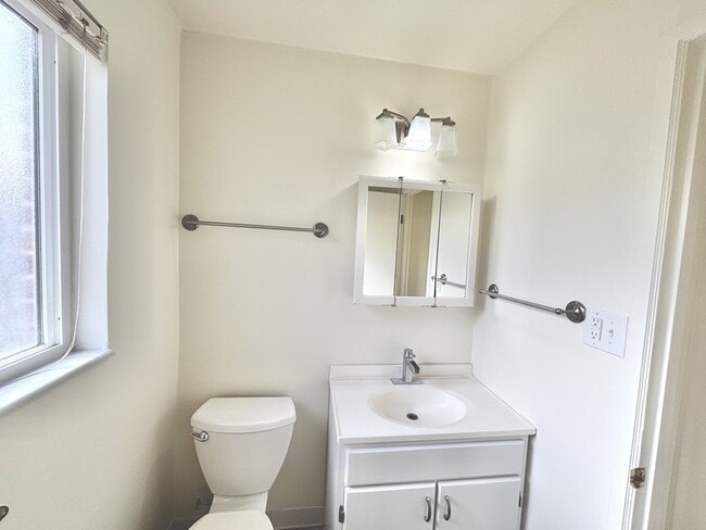 Building Photo - 1001 S 400 E