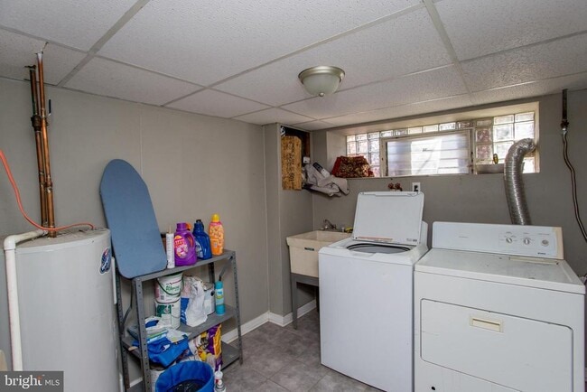 Building Photo - 6228 Erdrick St