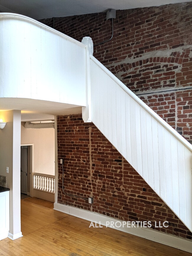 Building Photo - 3233 Osage St