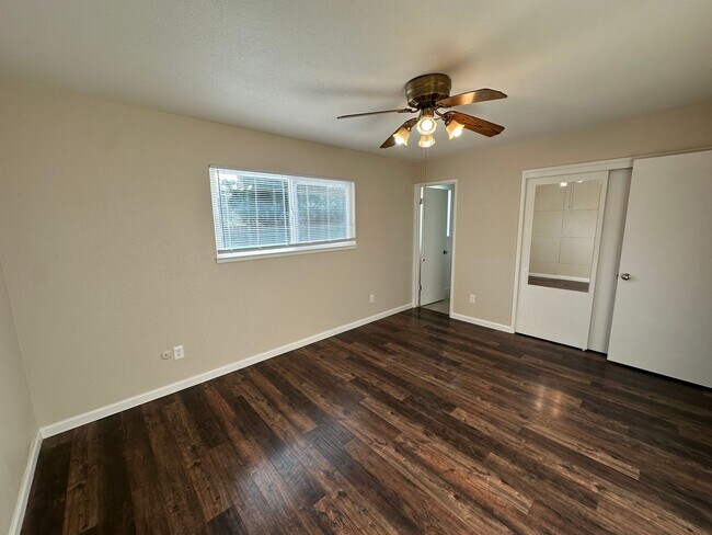 Building Photo - 1424 Kent Way