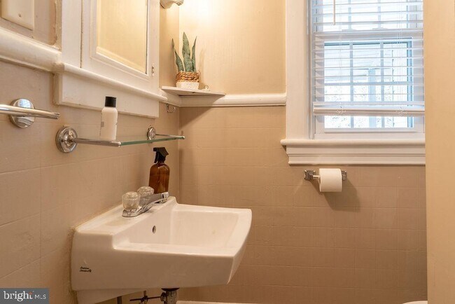 Building Photo - 313 Frederick St