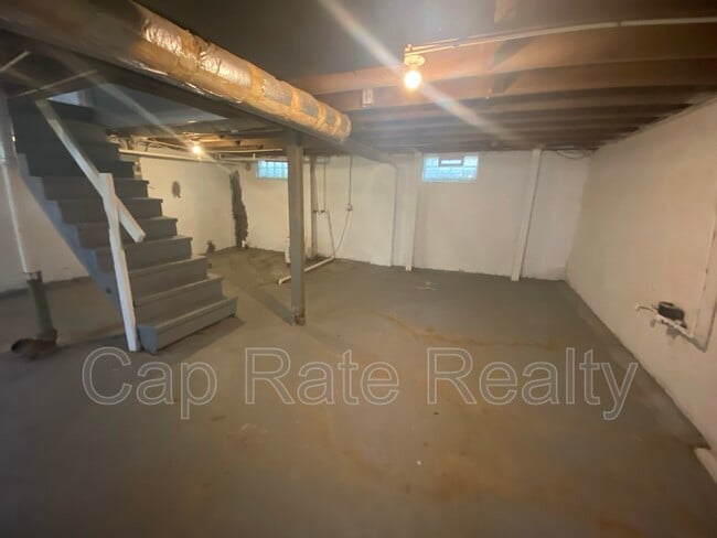 Building Photo - 2299 Hamilton Ave