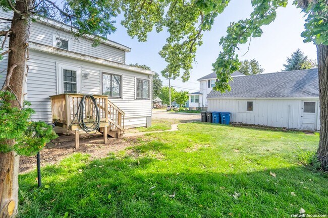 Building Photo - 547 Ceape Ave