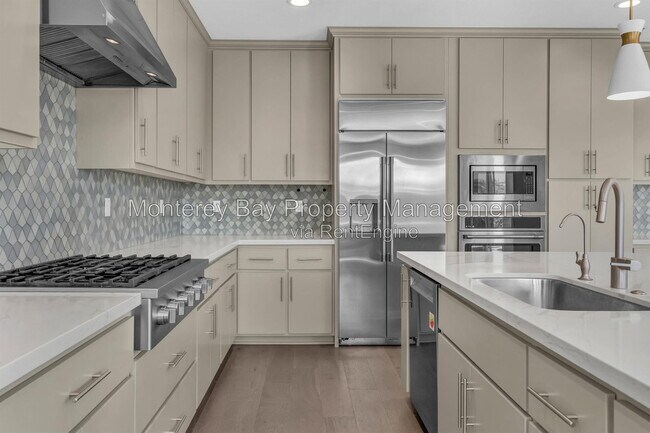 Building Photo - 240 Bungalow Dr