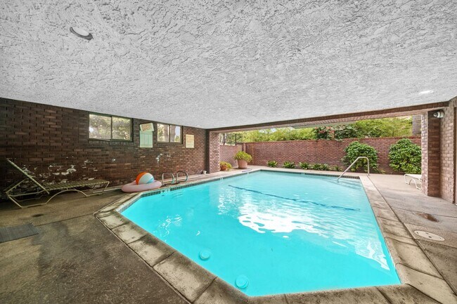 Building Photo - Elegant Corner Condo with Spacious Interiors