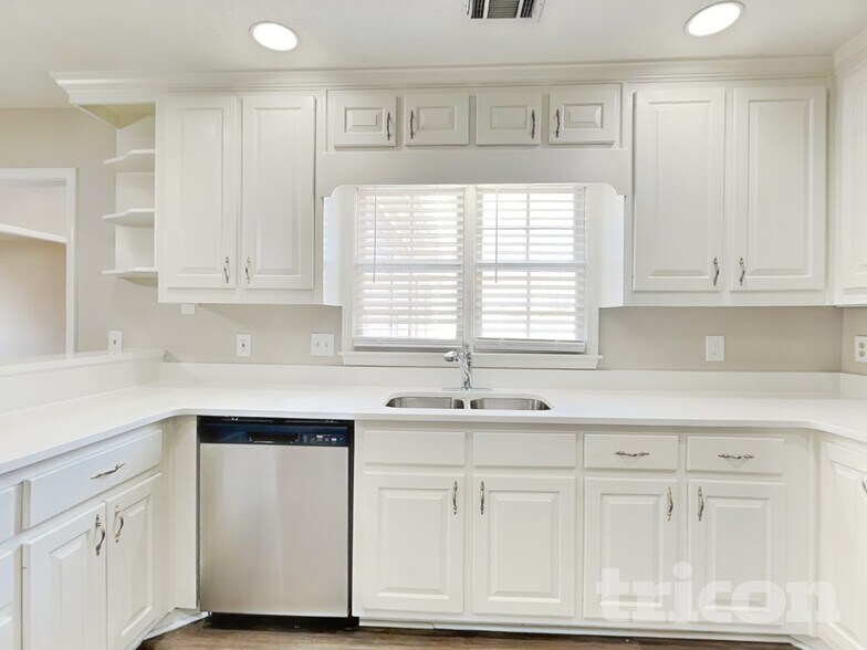 Building Photo - 1928 Walden Park Dr