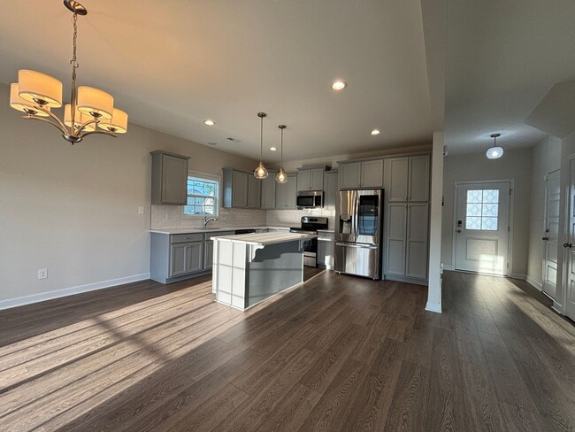 Building Photo - Rental - LIKE NEW!!!!  Absolutely Beautifu...