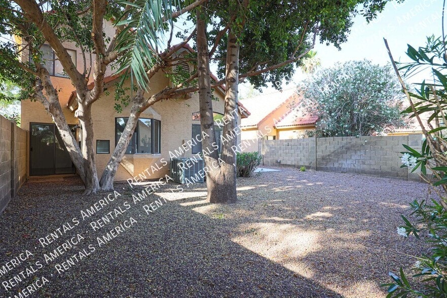 Building Photo - 4683 W Ivanhoe St