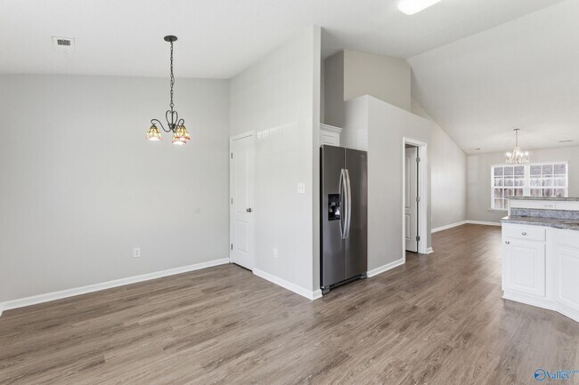 Building Photo - 226 Shadow Ct SW