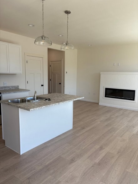 Building Photo - 2827 Cyprus Ct