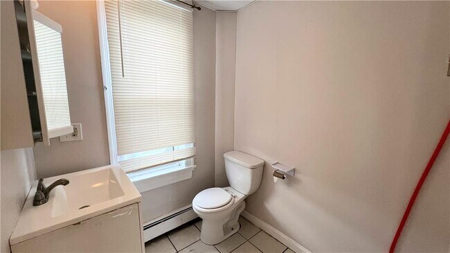 Building Photo - 10 St Mary St