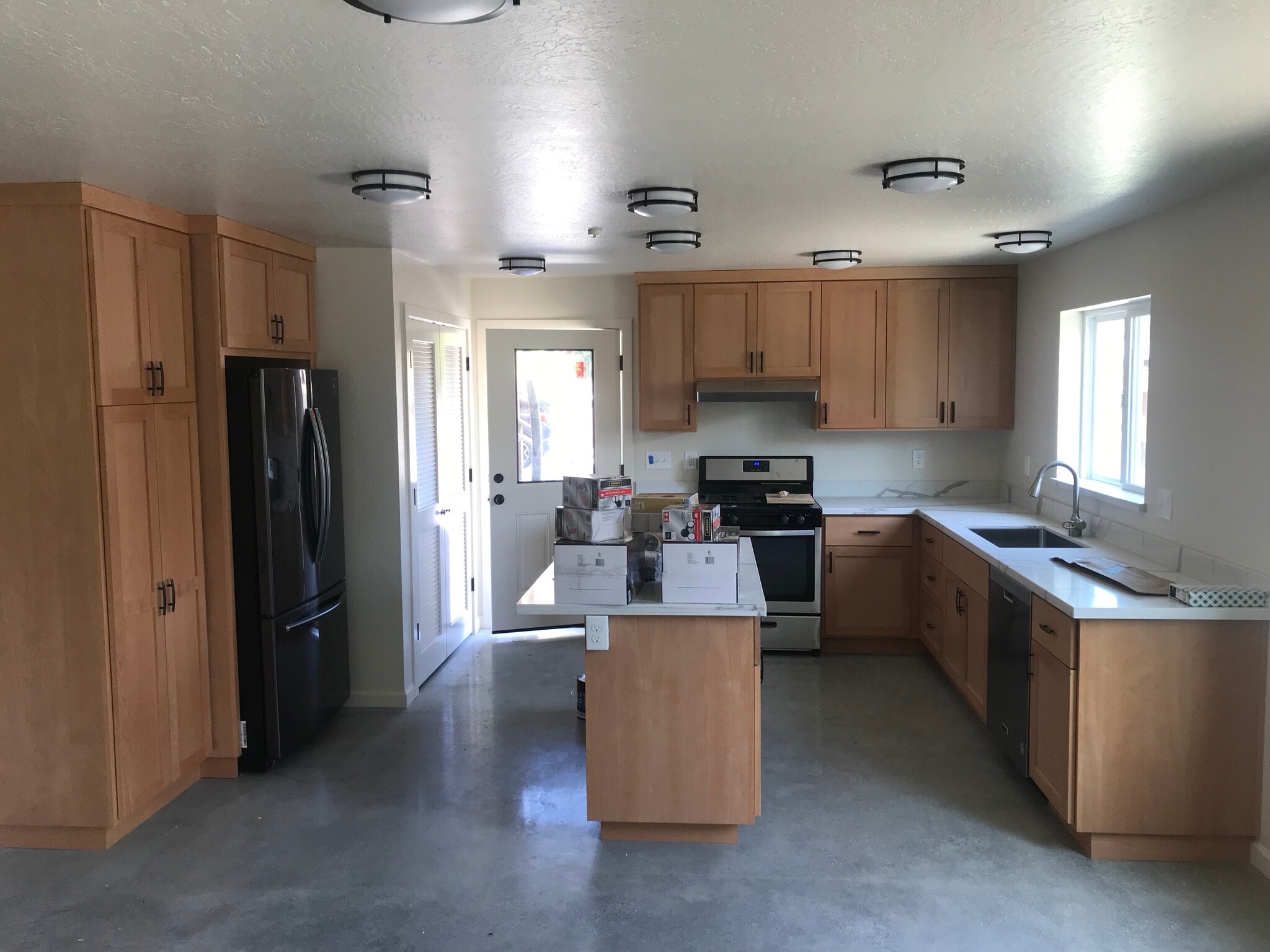 Kitchen with eat-in counter. Lots of cabinets. Quartz countertops. - 314 Rigg St