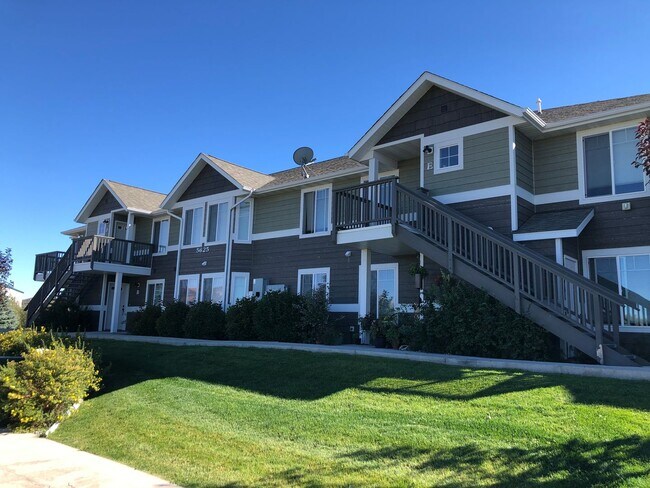 Building Photo - 3 Bedroom 2 Bathroom Condo * Flexible Leas...