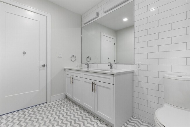 Building Photo - 301 Border St