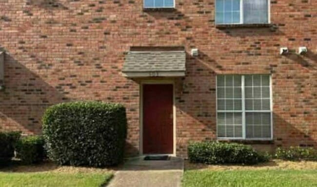 Building Photo - Now Leasing! Highland Village II – Gated a...