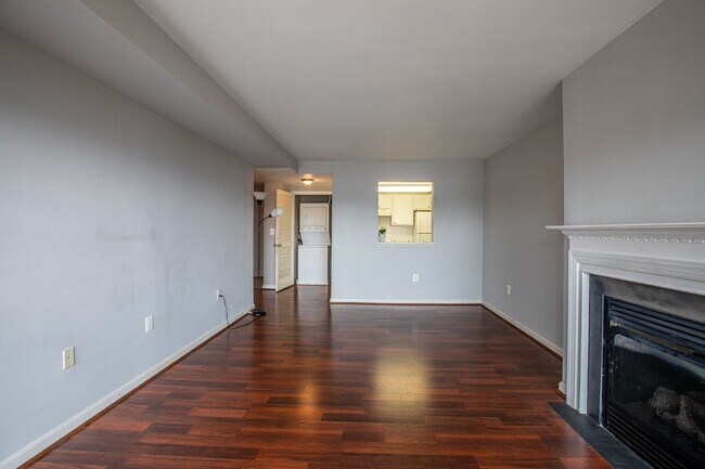 Building Photo - Charming 2 BR/2 BA Condo in Barry Farms!