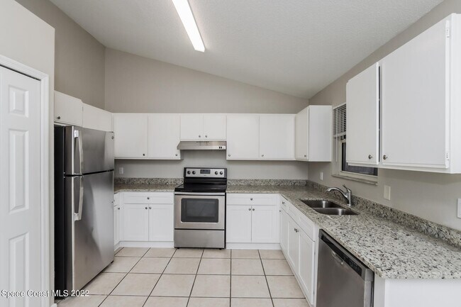 Building Photo - 304 Emerson Dr NW