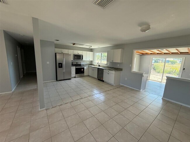 Building Photo - 3236 Montclair Cir