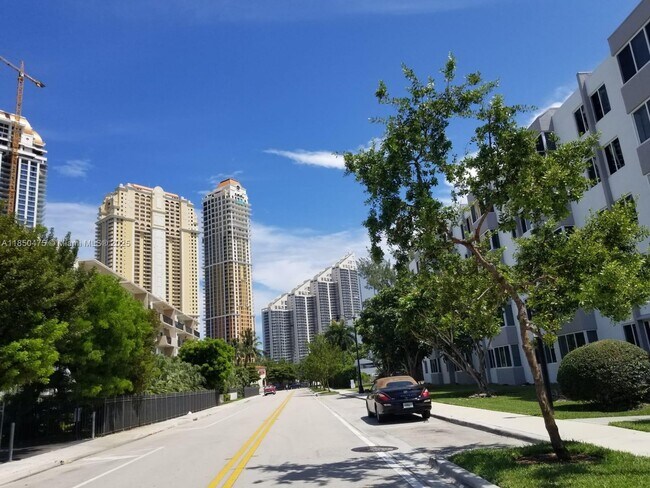 Building Photo - 250 180th Dr