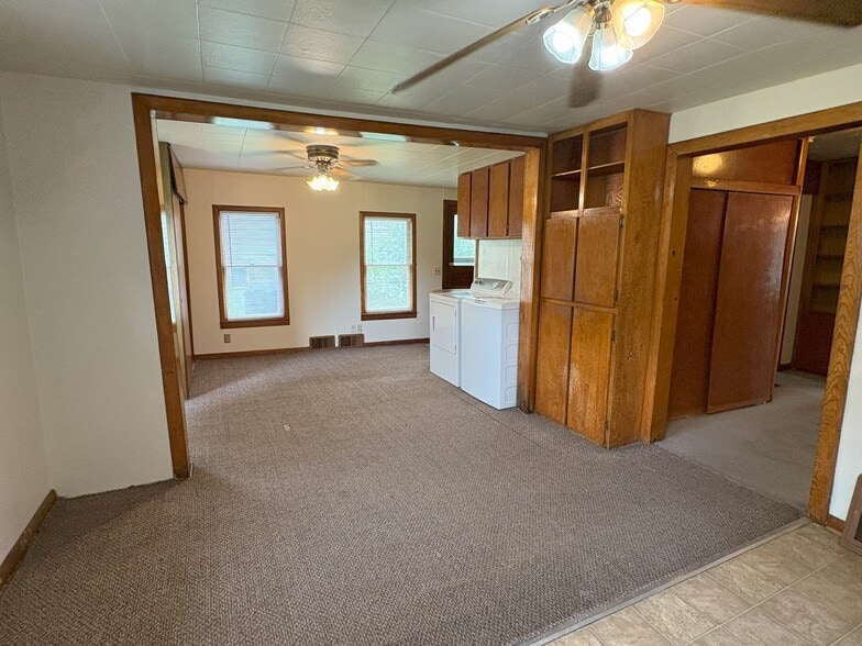 Building Photo - 1116 E Davenport St