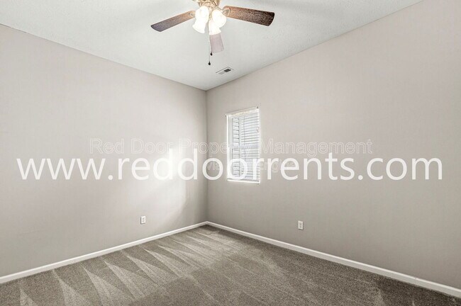 Building Photo - 2345 N Kenwood Ave