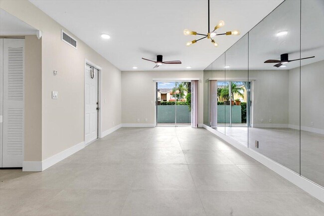 Building Photo - 700 Waterside Dr