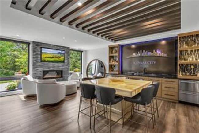 Building Photo - {5842} Luxury Rental in Forrest Ridge Esta...