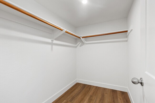 Building Photo - 24512 Alta Vista Dr