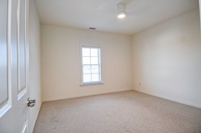 Building Photo - FOR RENT - NORFOLK!