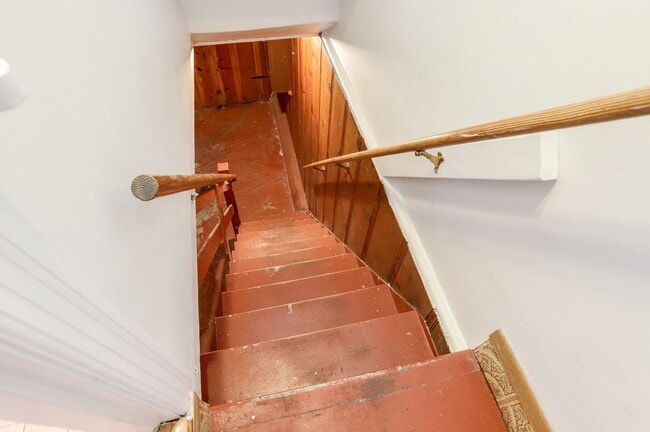 Building Photo - 3 Bed / 2 Bath Cayuga Terrace single family home with garage parking and private backyard. YouTub...