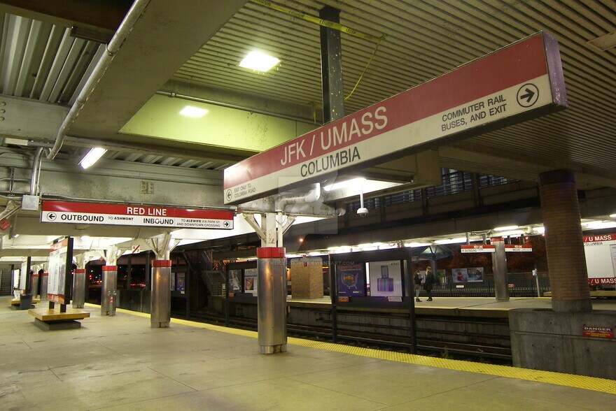 Building Photo - 54 Saxton St