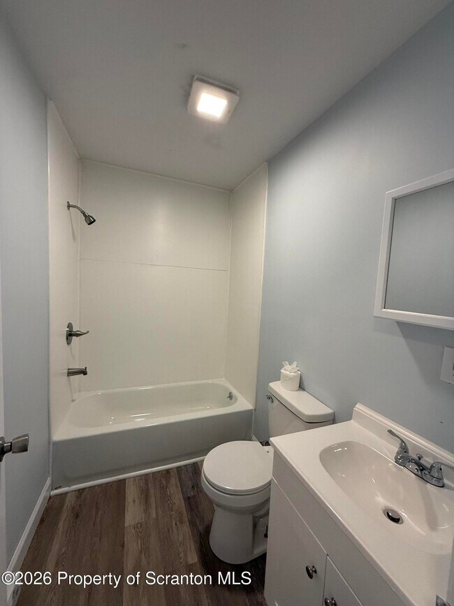 Building Photo - 1319 Capouse Ave