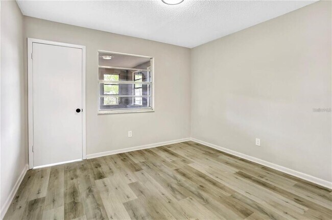 Building Photo - 34 Spring Loop Cir